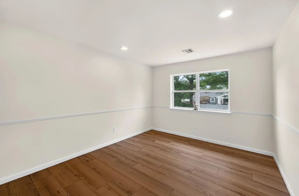 8 Tecumseh Court Commack NY 11725
