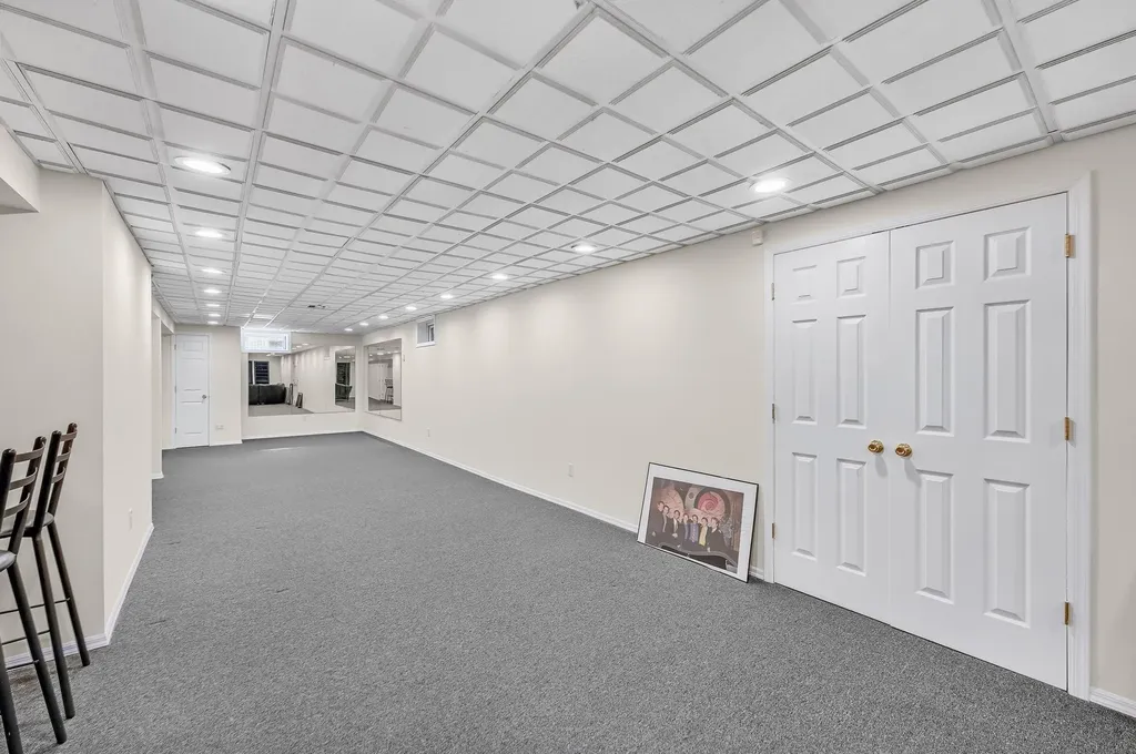 8 Tecumseh Court Commack NY 11725