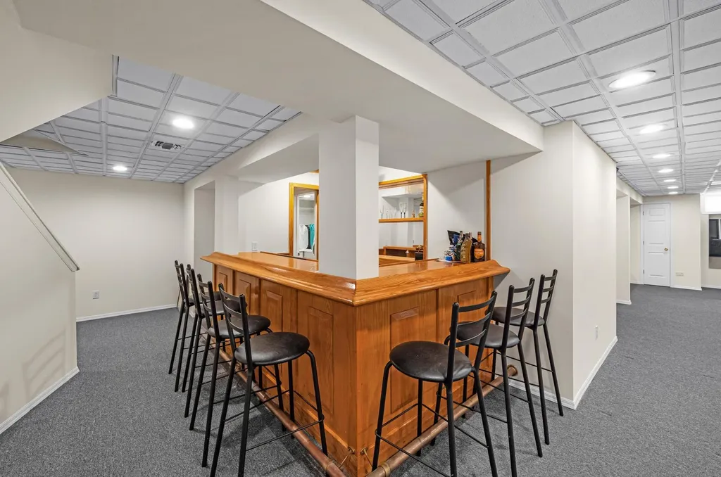 8 Tecumseh Court Commack NY 11725