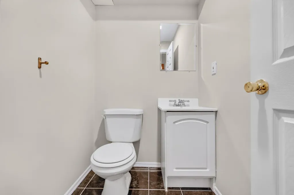 8 Tecumseh Court Commack NY 11725