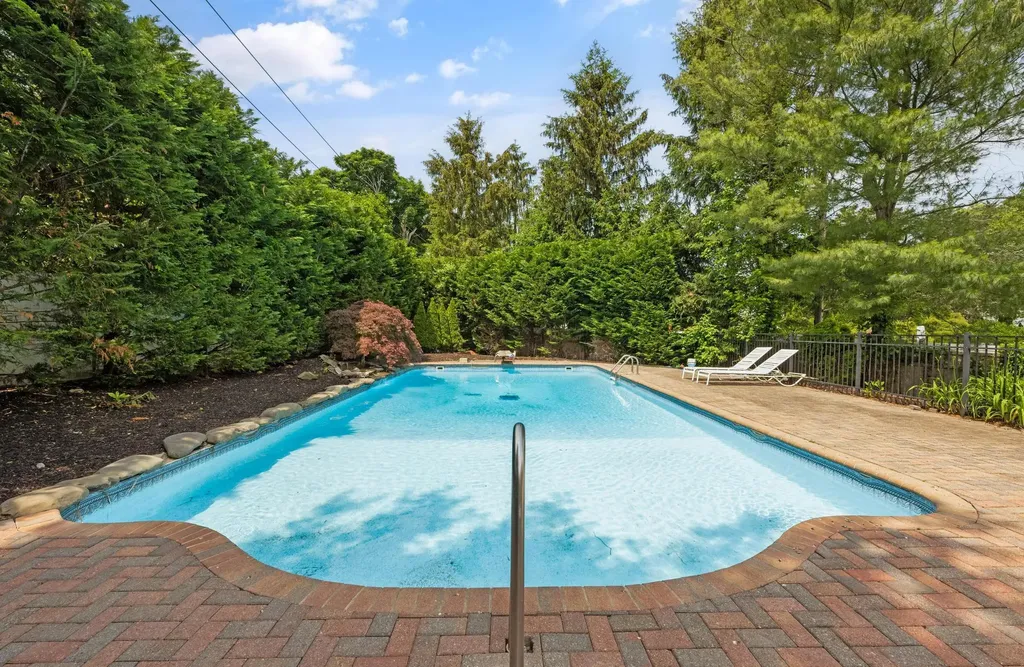 8 Tecumseh Court Commack NY 11725