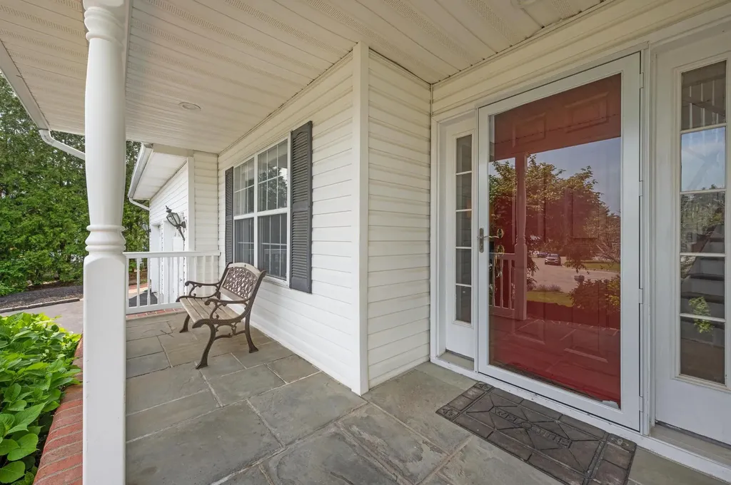 8 Tecumseh Court Commack NY 11725