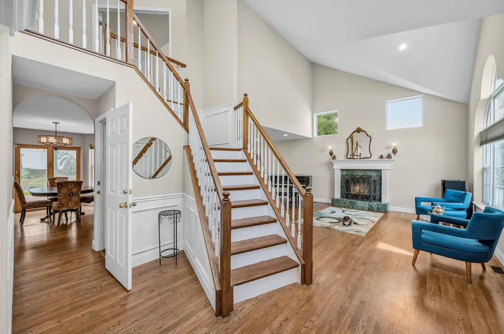 8 Tecumseh Court Commack NY 11725