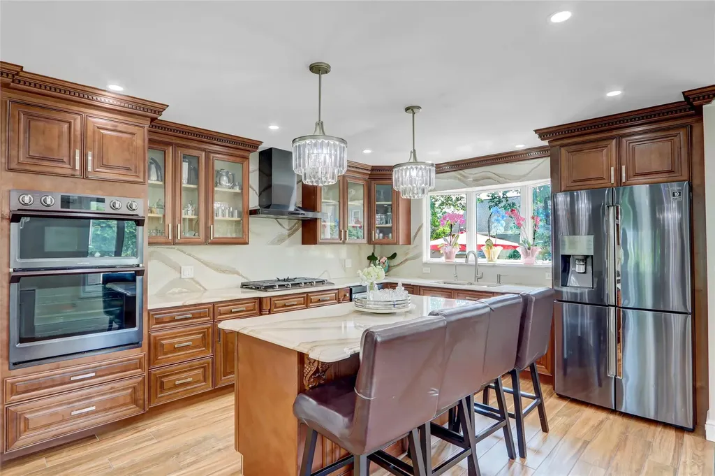 46 Meadowbrook Lane Valley Stream NY 11580