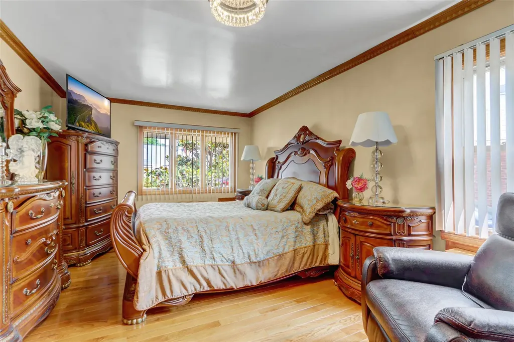 46 Meadowbrook Lane Valley Stream NY 11580