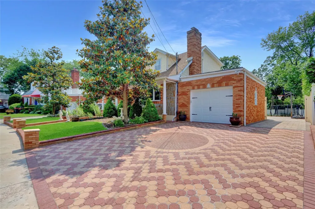 46 Meadowbrook Lane Valley Stream NY 11580