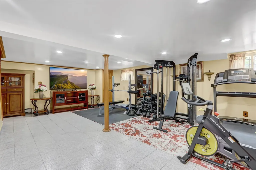 46 Meadowbrook Lane Valley Stream NY 11580