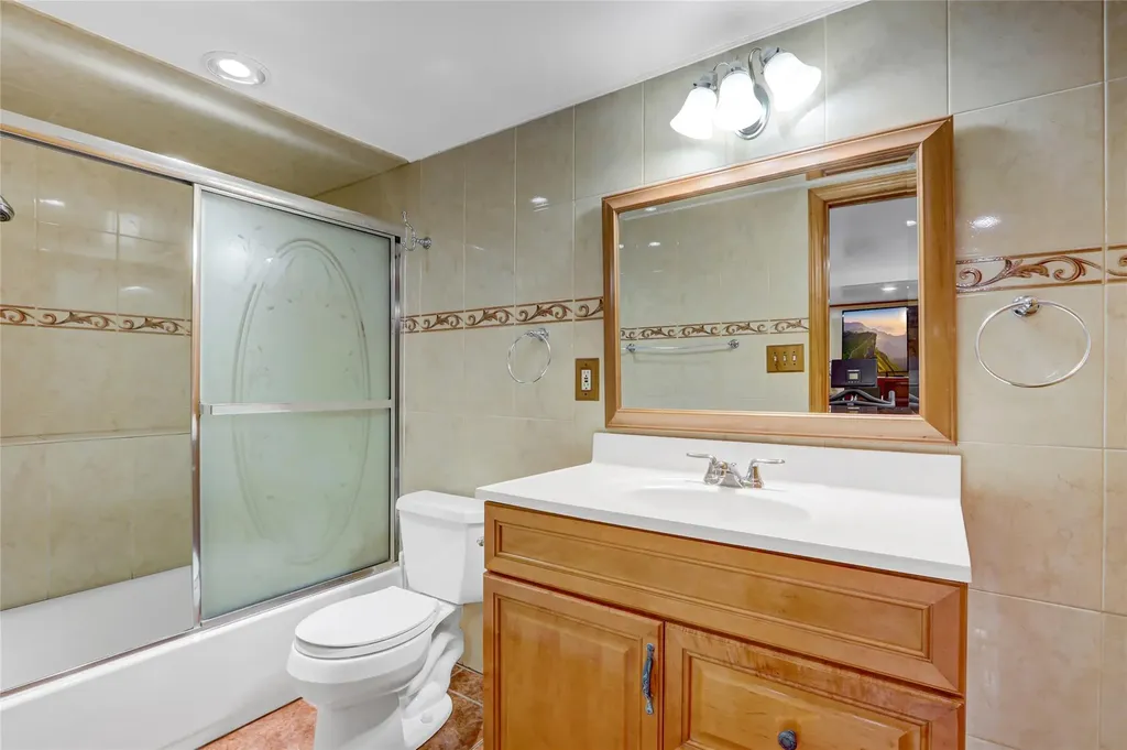 46 Meadowbrook Lane Valley Stream NY 11580