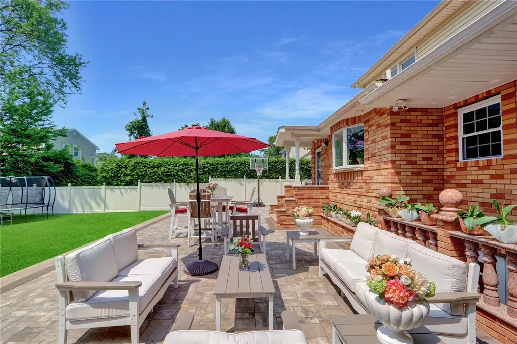 46 Meadowbrook Lane Valley Stream NY 11580