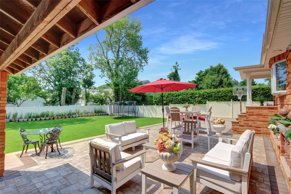 46 Meadowbrook Lane Valley Stream NY 11580