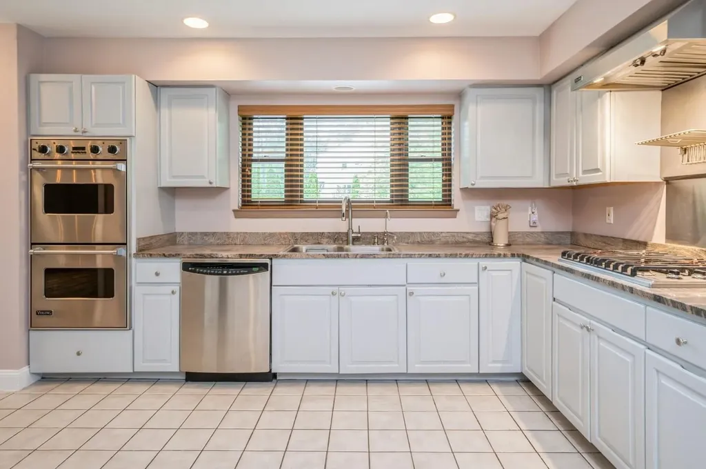 56 Hillside Terrace Mahopac NY 10541