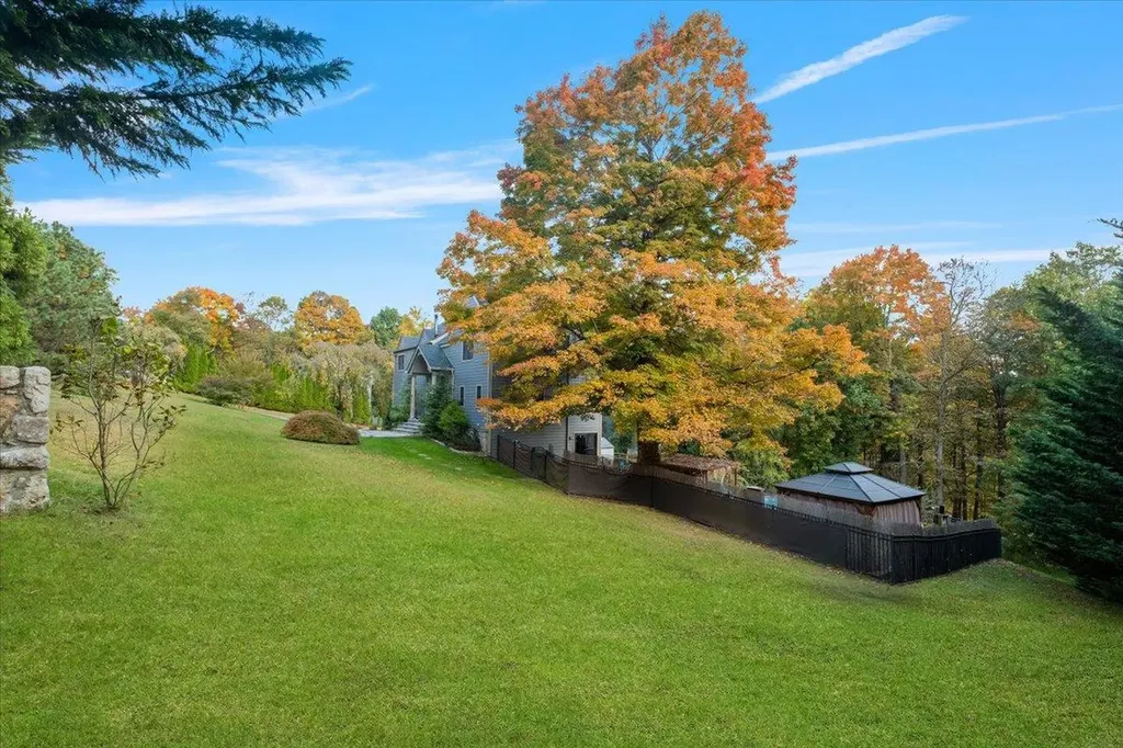 56 Hillside Terrace Mahopac NY 10541