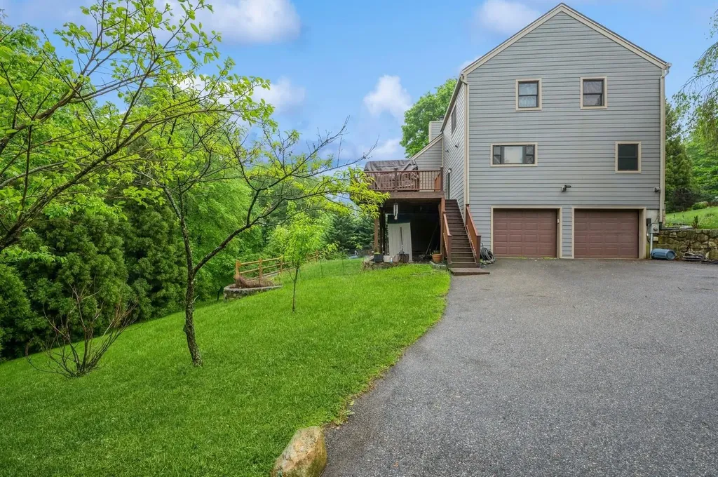 56 Hillside Terrace Mahopac NY 10541