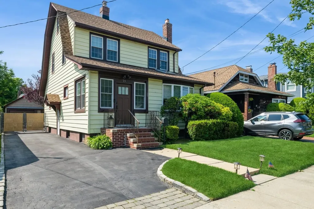 29 West Avenue Malverne NY 11565
