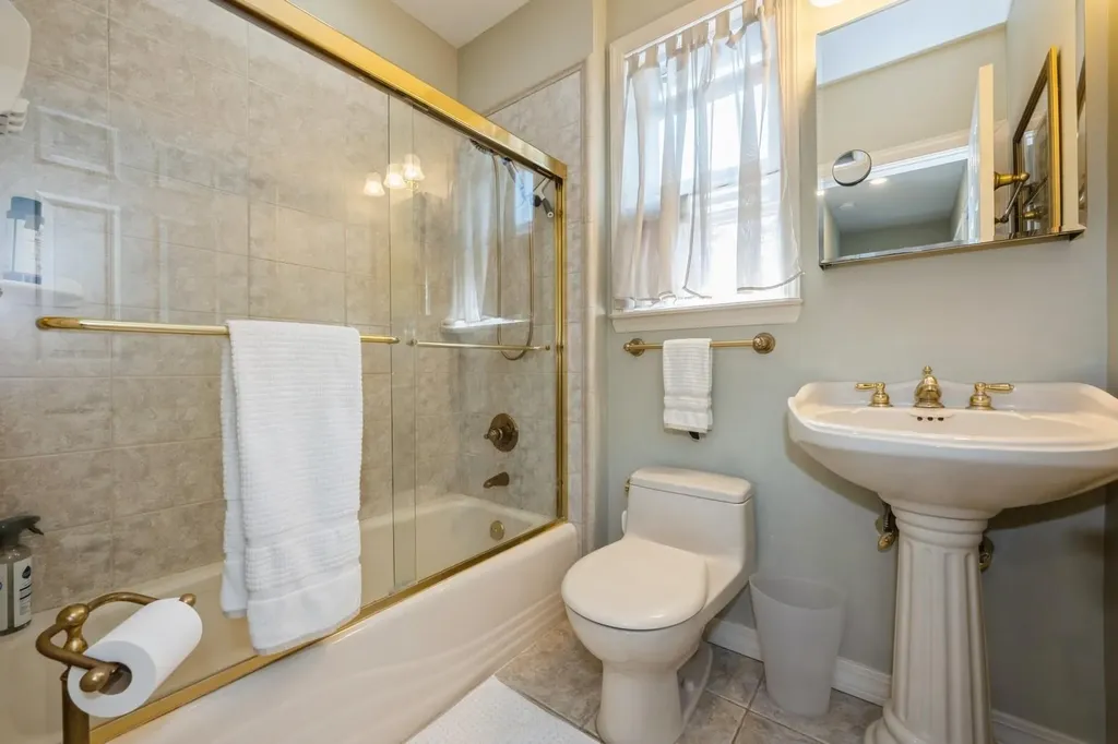 29 West Avenue Malverne NY 11565