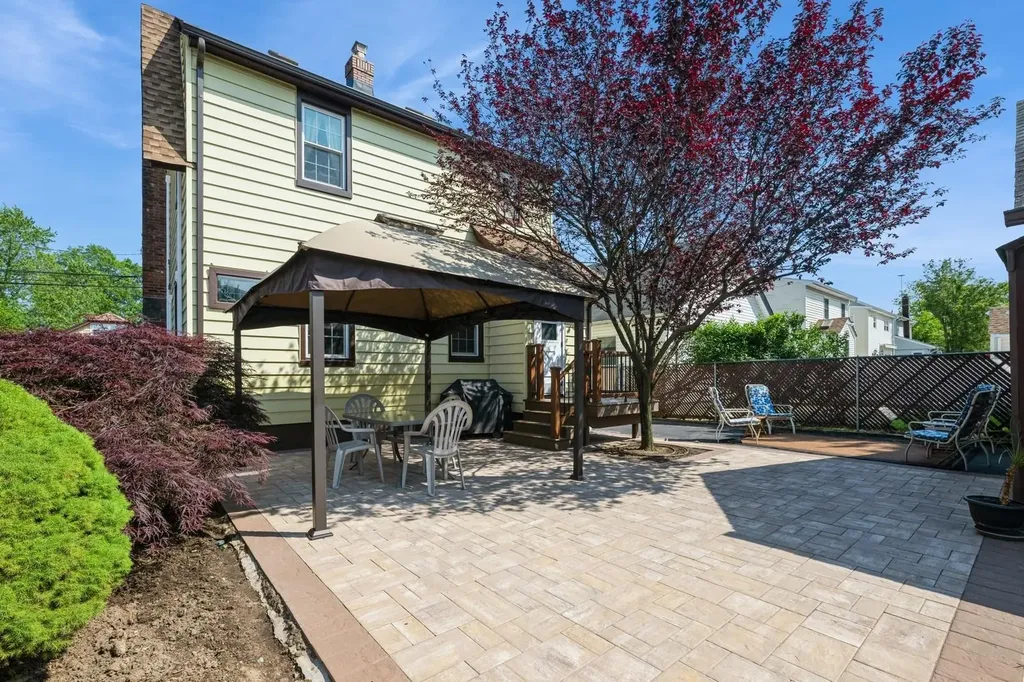 29 West Avenue Malverne NY 11565