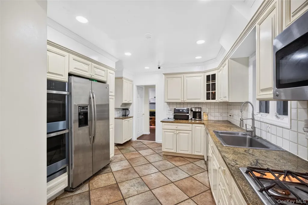8 Beechwood Road Hartsdale NY 10530