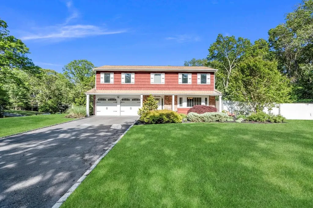 17 Woodview Drive Nesconset NY 11767