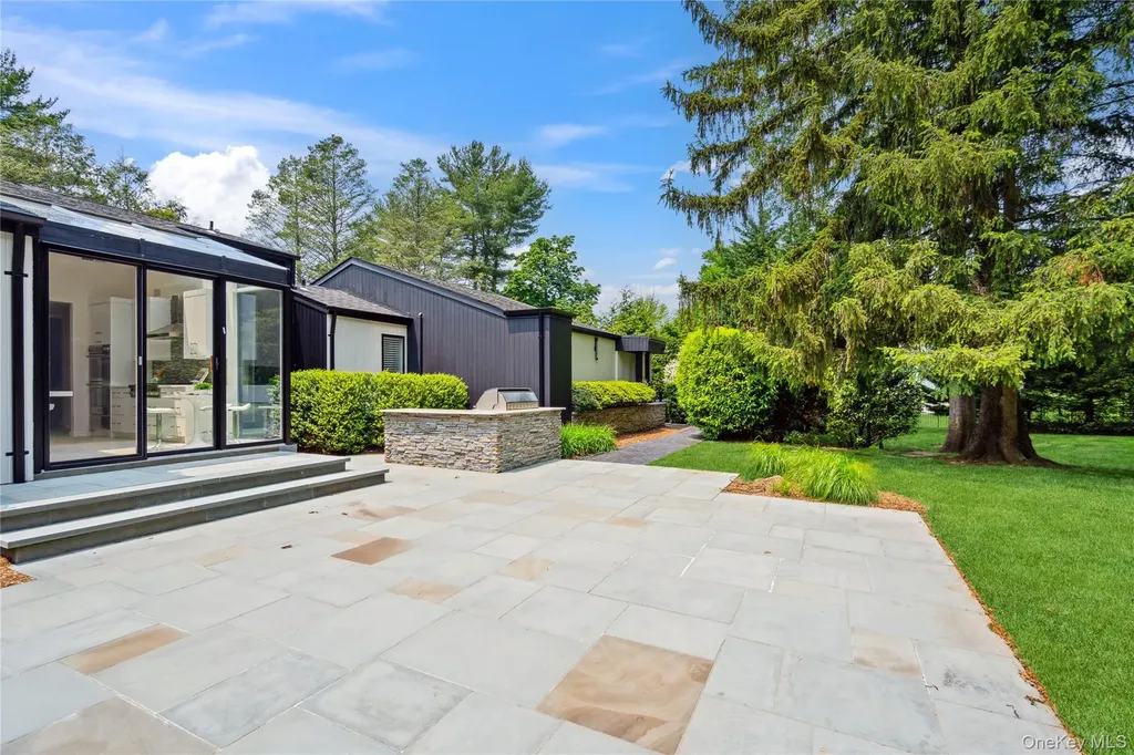 295 Foxhunt Crescent Syosset NY 11791