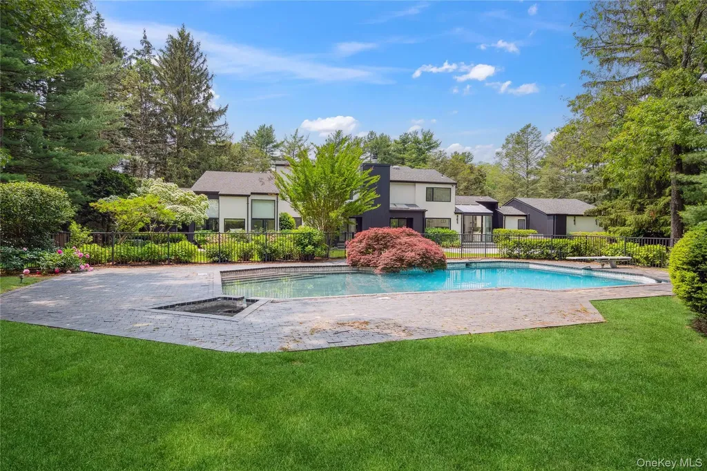 295 Foxhunt Crescent Syosset NY 11791