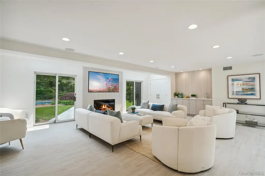 295 Foxhunt Crescent Syosset NY 11791