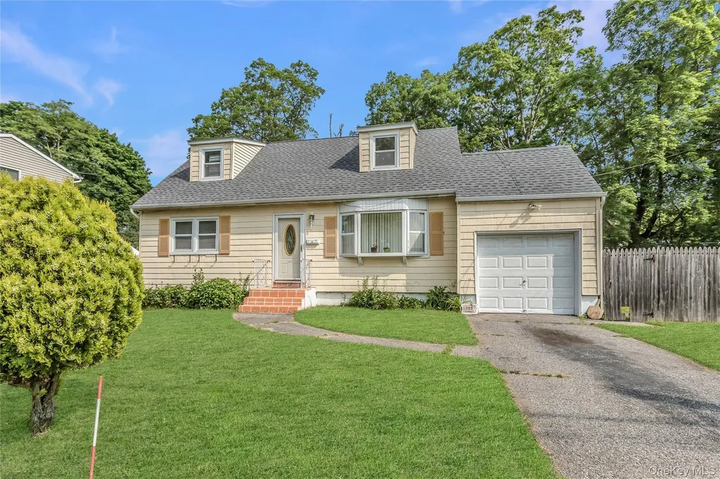 18 Hilliard Avenue Central Islip NY 11722