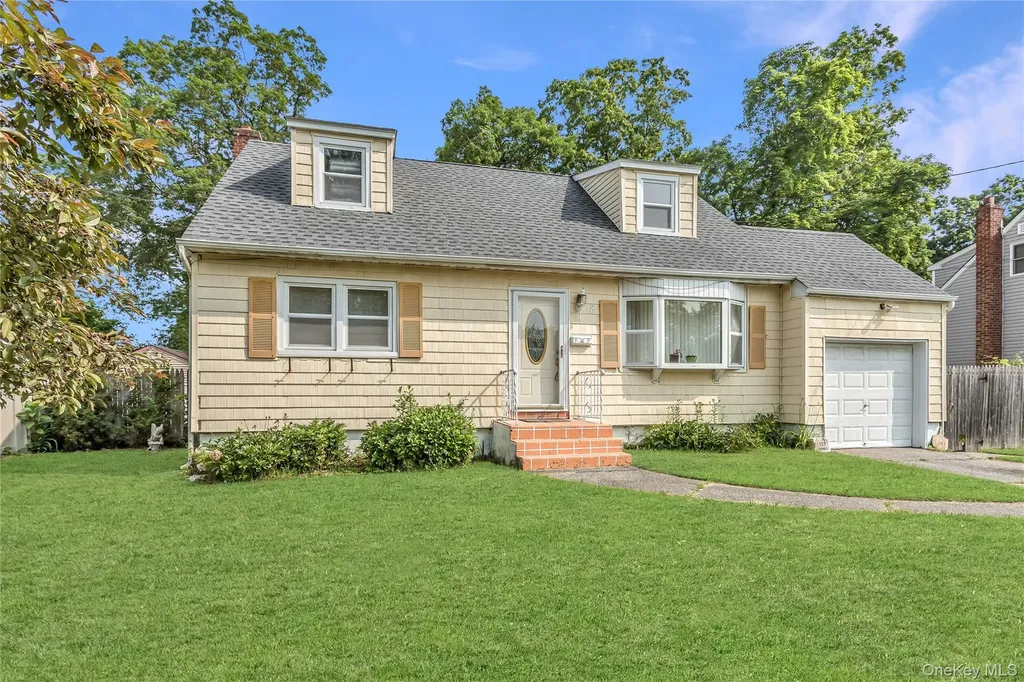 18 Hilliard Avenue Central Islip NY 11722