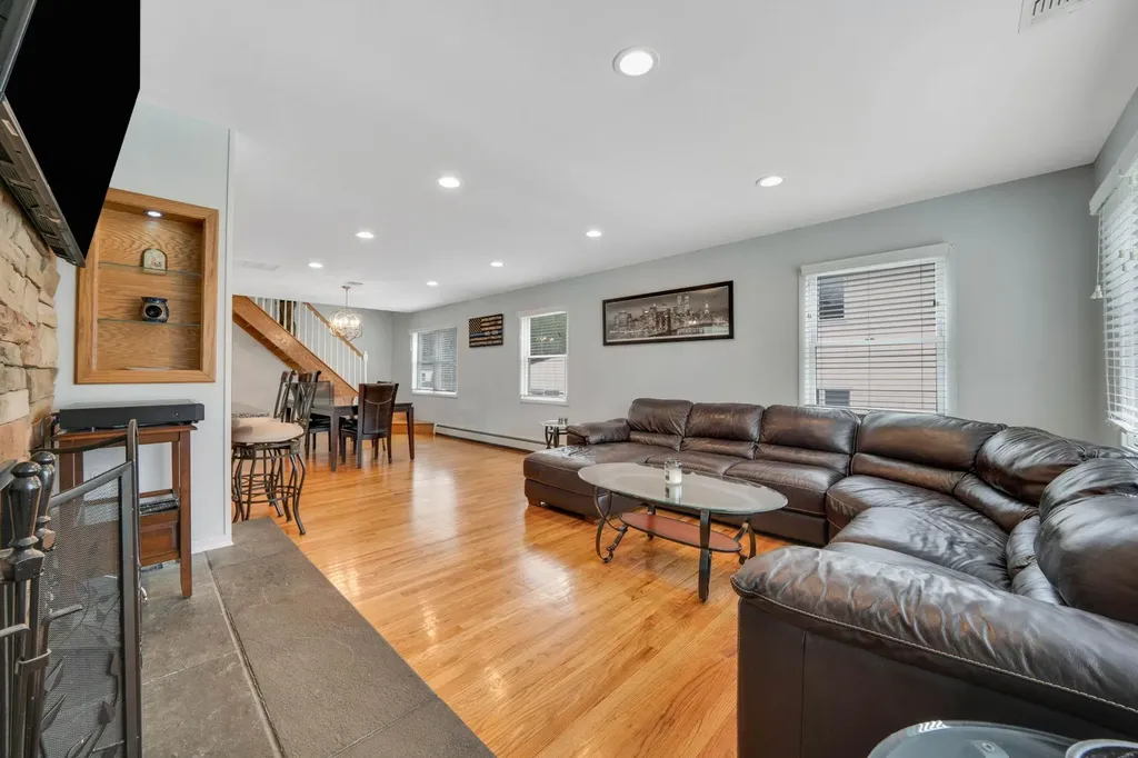 320 Vanderbilt Boulevard Oakdale NY 11769