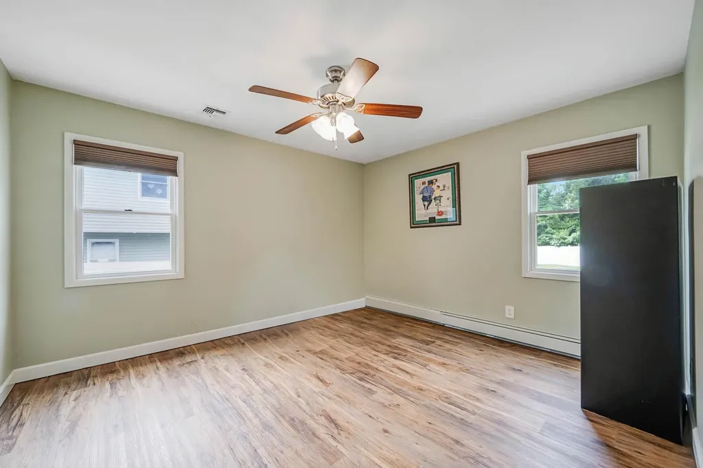 320 Vanderbilt Boulevard Oakdale NY 11769