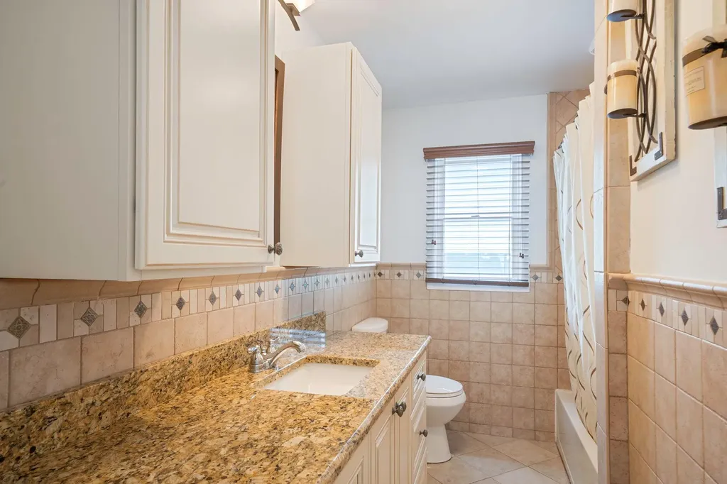 320 Vanderbilt Boulevard Oakdale NY 11769