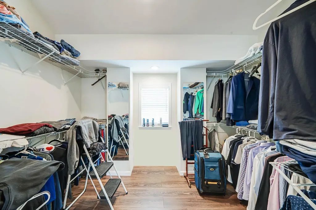 320 Vanderbilt Boulevard Oakdale NY 11769