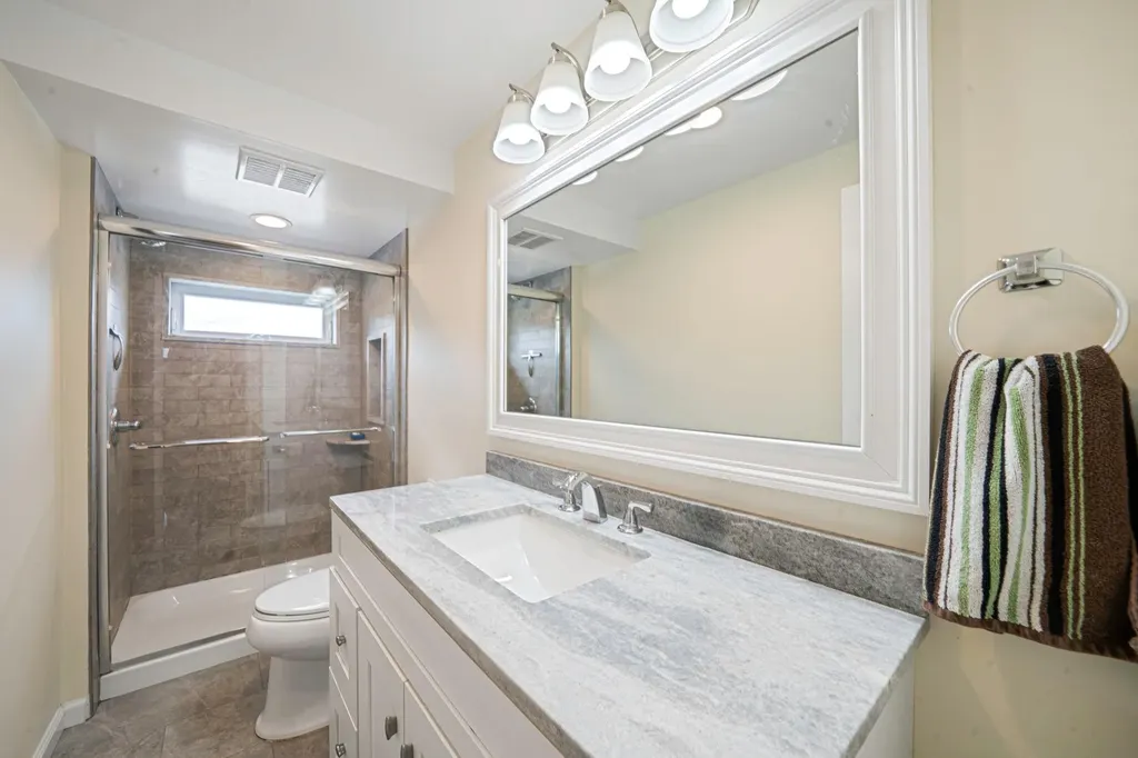 320 Vanderbilt Boulevard Oakdale NY 11769