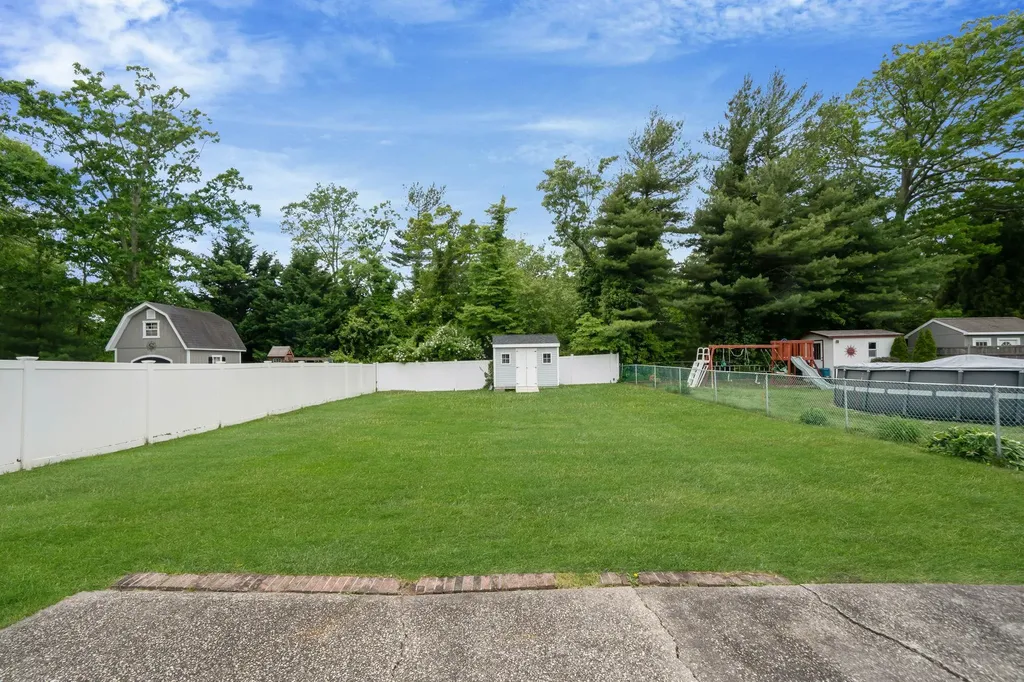 320 Vanderbilt Boulevard Oakdale NY 11769