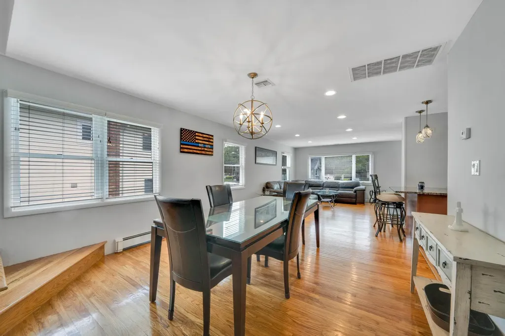 320 Vanderbilt Boulevard Oakdale NY 11769