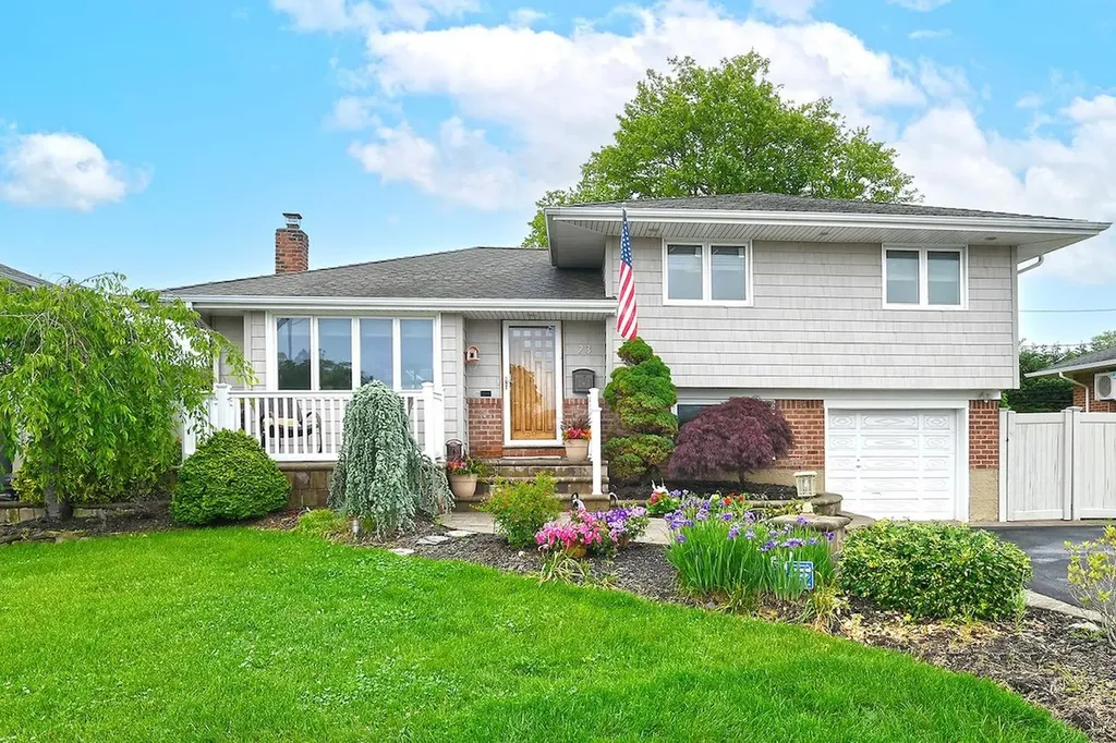 23 Redwood Drive Plainview NY 11803