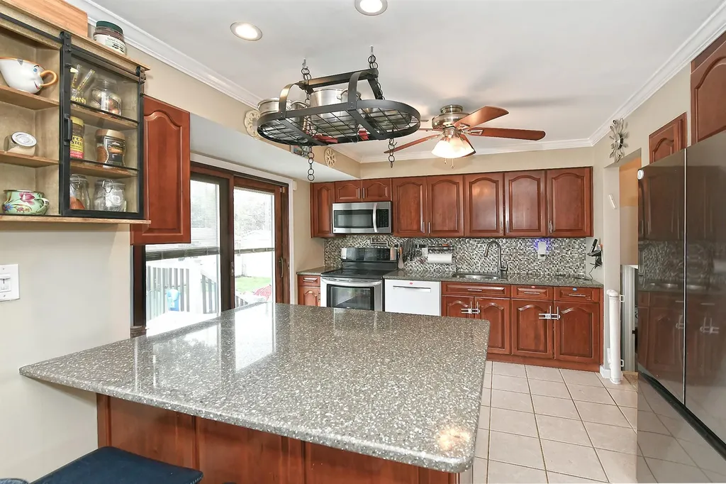 23 Redwood Drive Plainview NY 11803