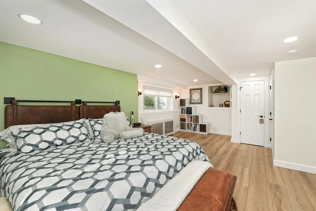 23 Redwood Drive Plainview NY 11803