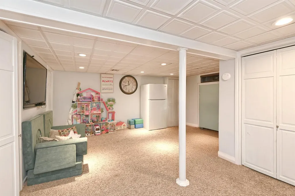 23 Redwood Drive Plainview NY 11803