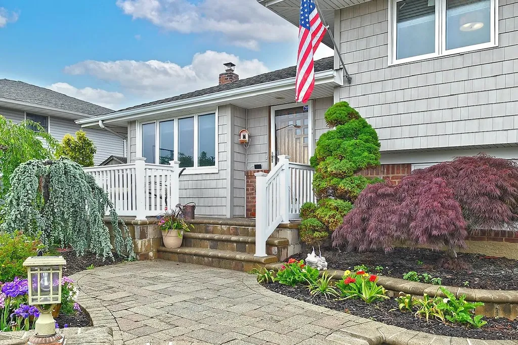23 Redwood Drive Plainview NY 11803
