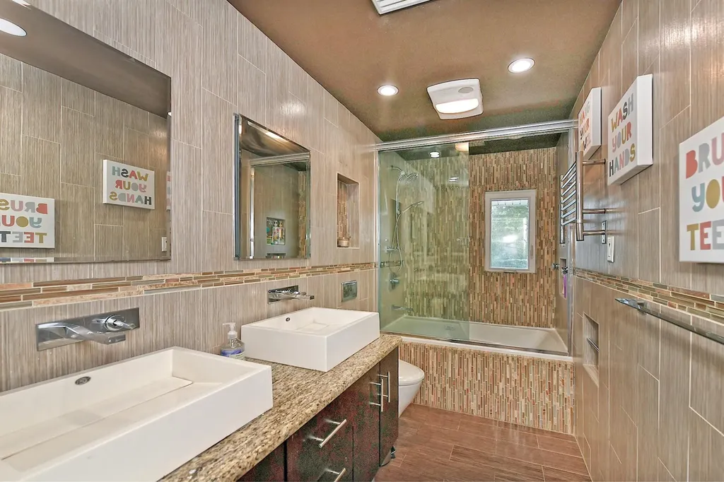23 Redwood Drive Plainview NY 11803