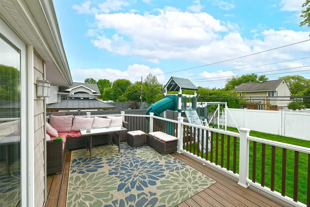 23 Redwood Drive Plainview NY 11803