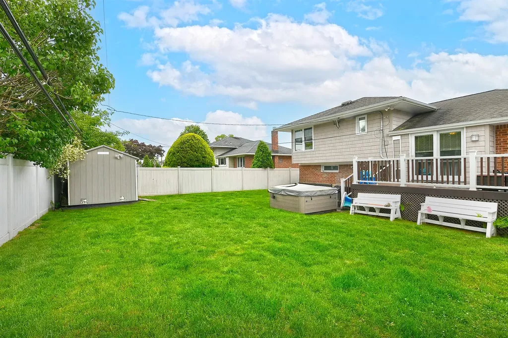 23 Redwood Drive Plainview NY 11803