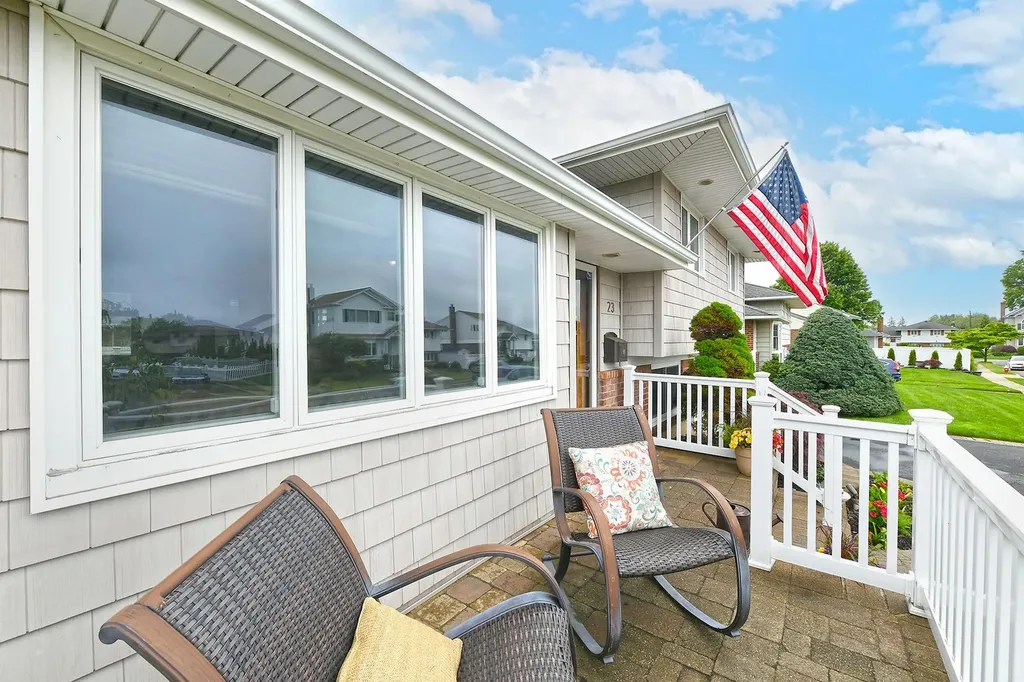 23 Redwood Drive Plainview NY 11803