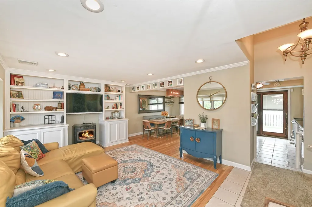 23 Redwood Drive Plainview NY 11803