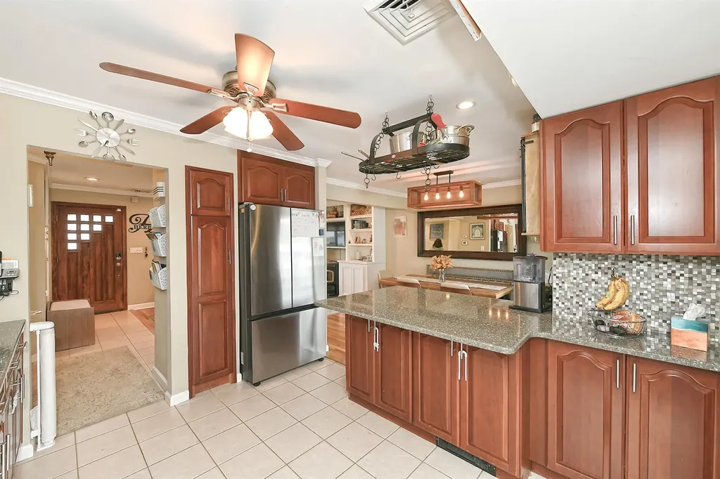 23 Redwood Drive Plainview NY 11803