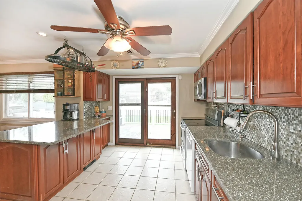 23 Redwood Drive Plainview NY 11803