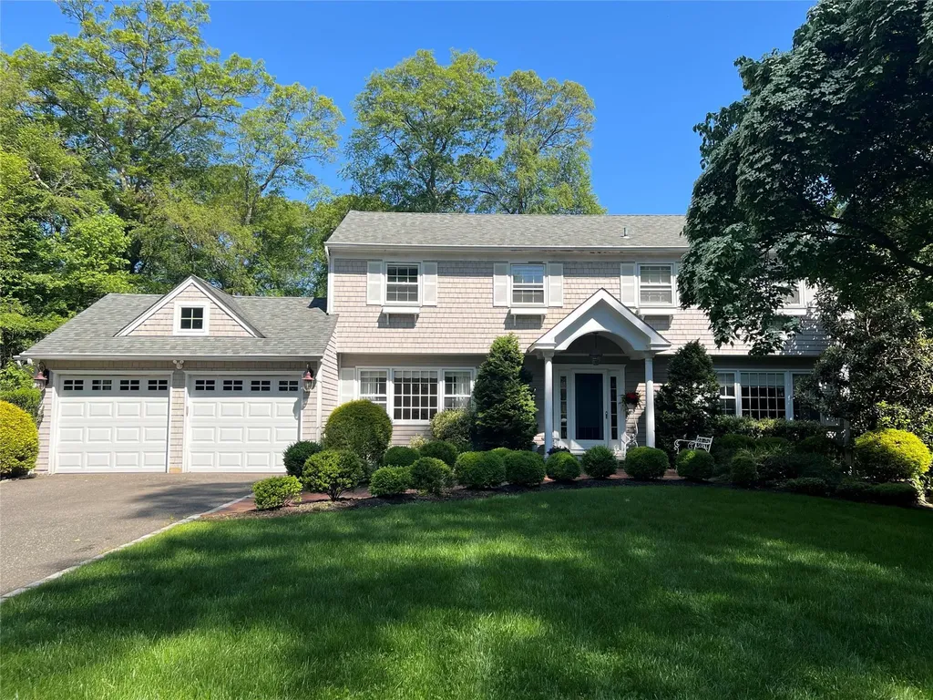 41 Edcris Lane Huntington NY 11743