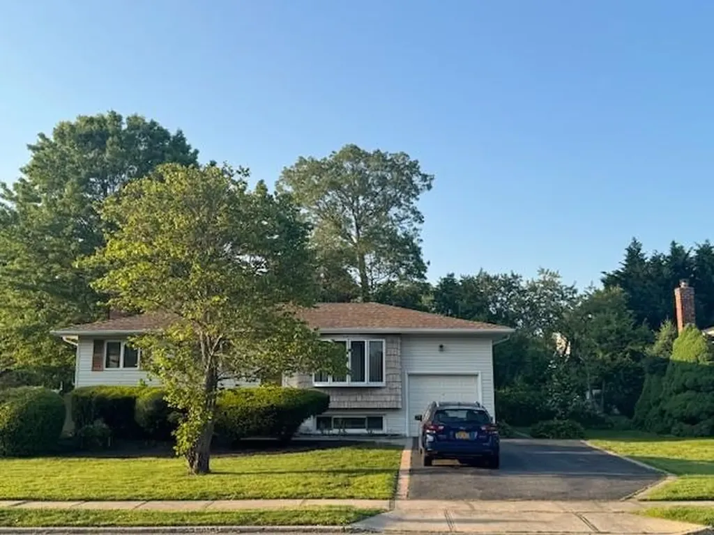 39 Seneca Drive Commack NY 11725
