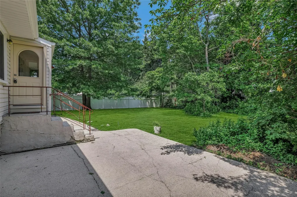 39 Seneca Drive Commack NY 11725