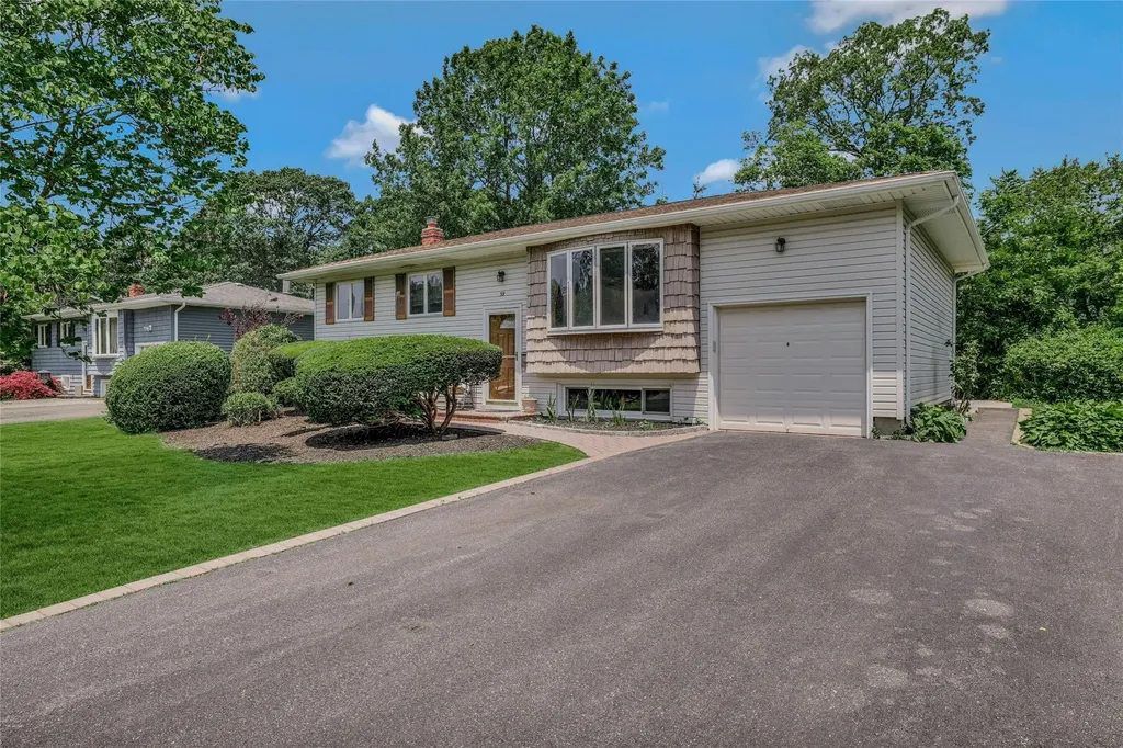 39 Seneca Drive Commack NY 11725